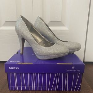 NWB Worthington silver heels